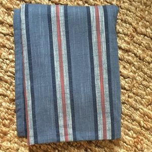 Threshold tablecloth